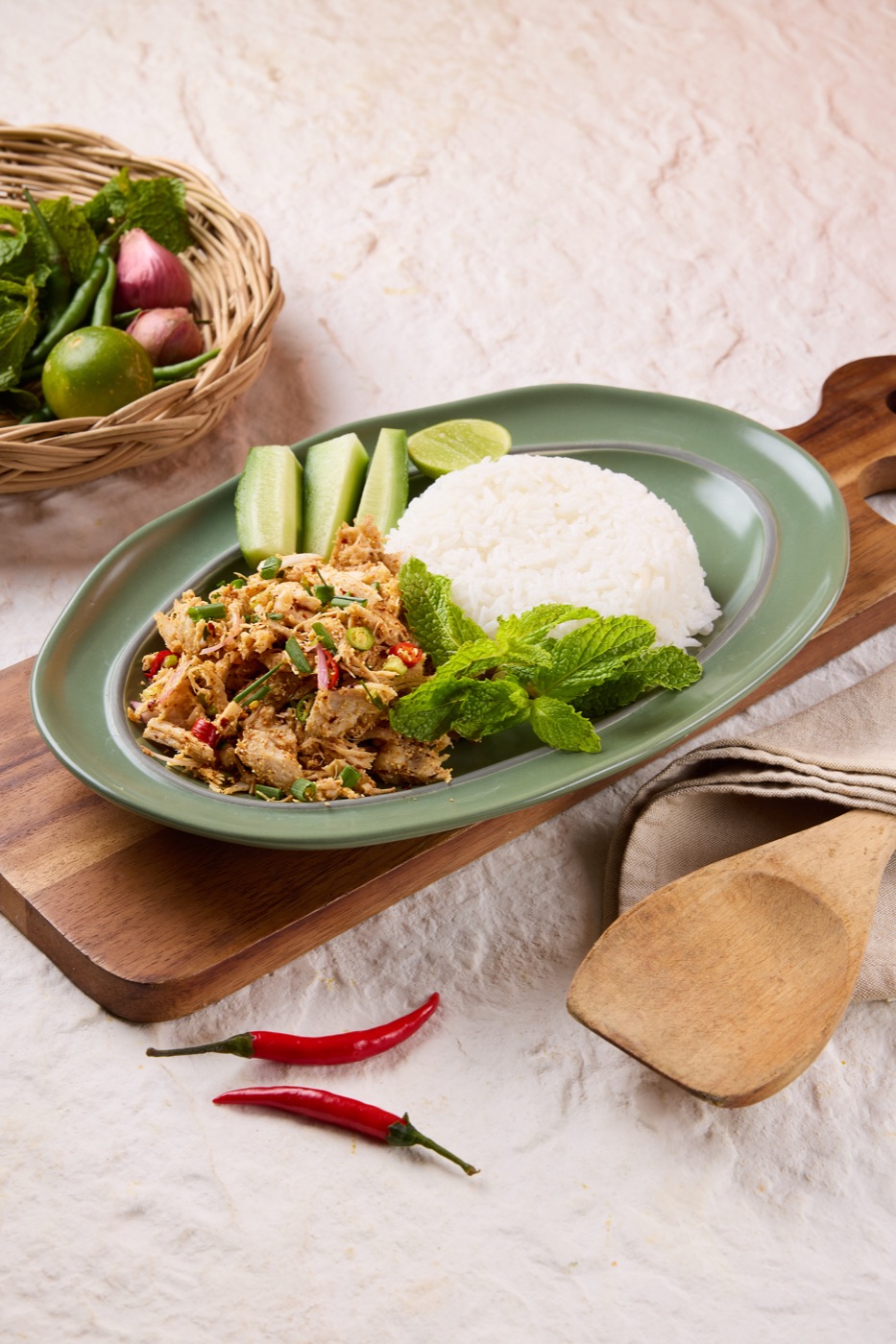 ข้าวหน้าลาบอกไก่ — Rice with Chicken Breast Larb