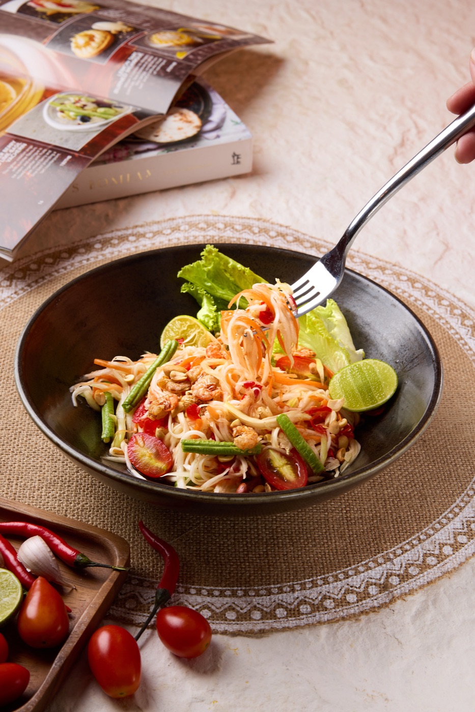 ส้มตำ — Som Tum (Papaya Salad)